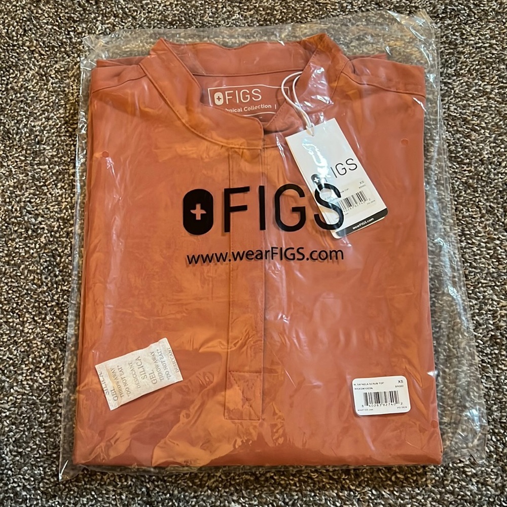 brand new figs terracotta oversized top!!! color not sold anymore!!